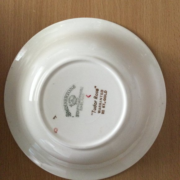 3 Vintage "Tudor Rose" Swinnertons Staffordshire England bowls & Cup sell as is - Picture 5 of 10